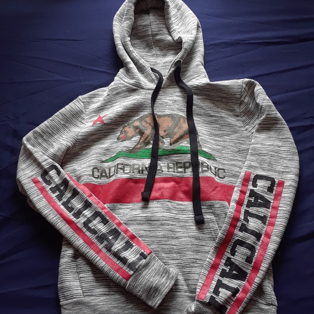 CALI SWEATSHIRT nwot